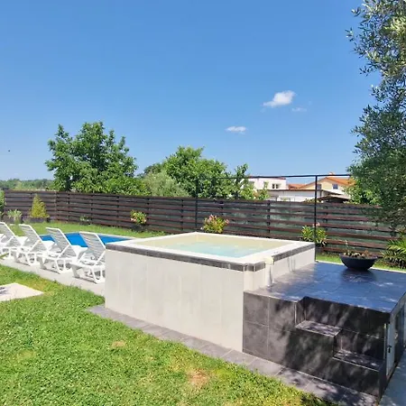 Вилла Family House Petric