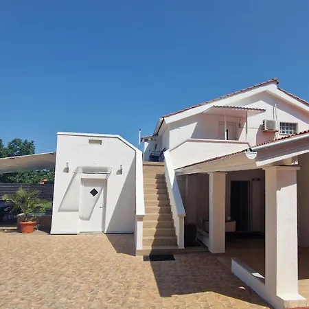 Family House Petric Вилла